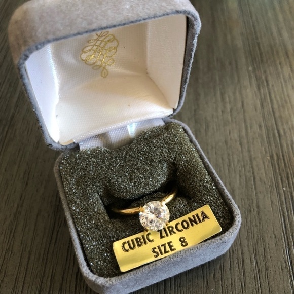 Gold tone CZ ring size 8 - Picture 4 of 7